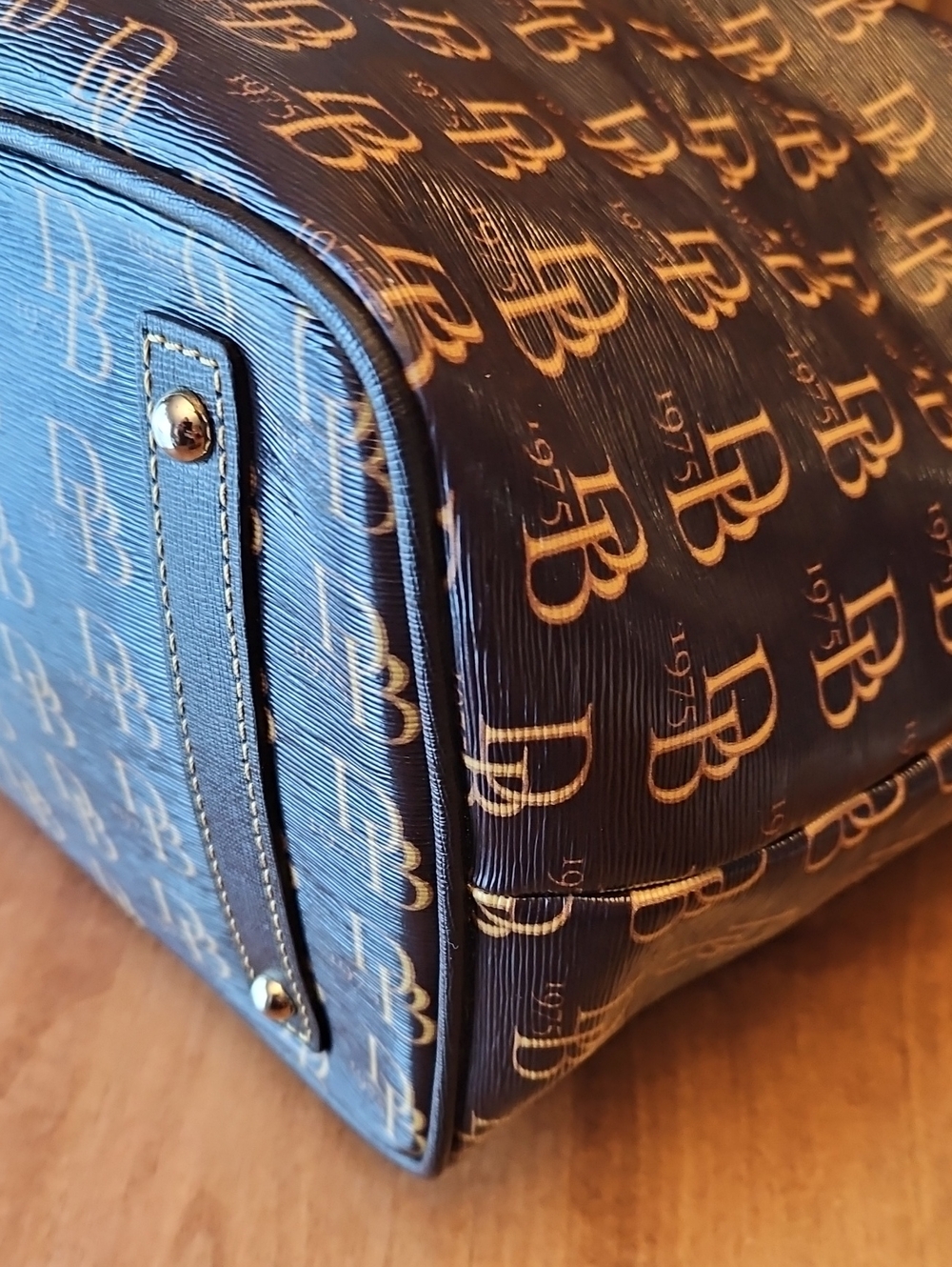 Dooney & Bourke 1975 Tote Set Brown Tmoro - Picture 6 of 16